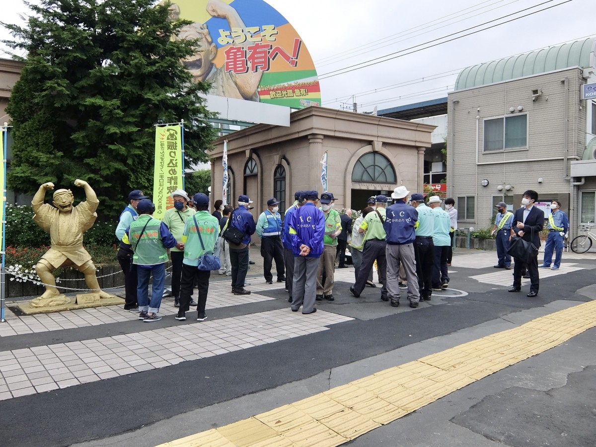 屋外広告物適正化旬間　葛飾区・亀有駅周辺で実施された「違反屋外広告物追放キャンペーン」